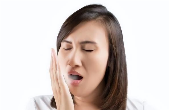 为什么早上起来嘴巴又苦又臭