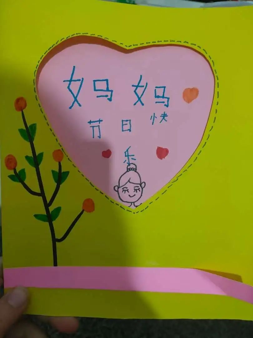 "我笑着回应,心里却有点好奇