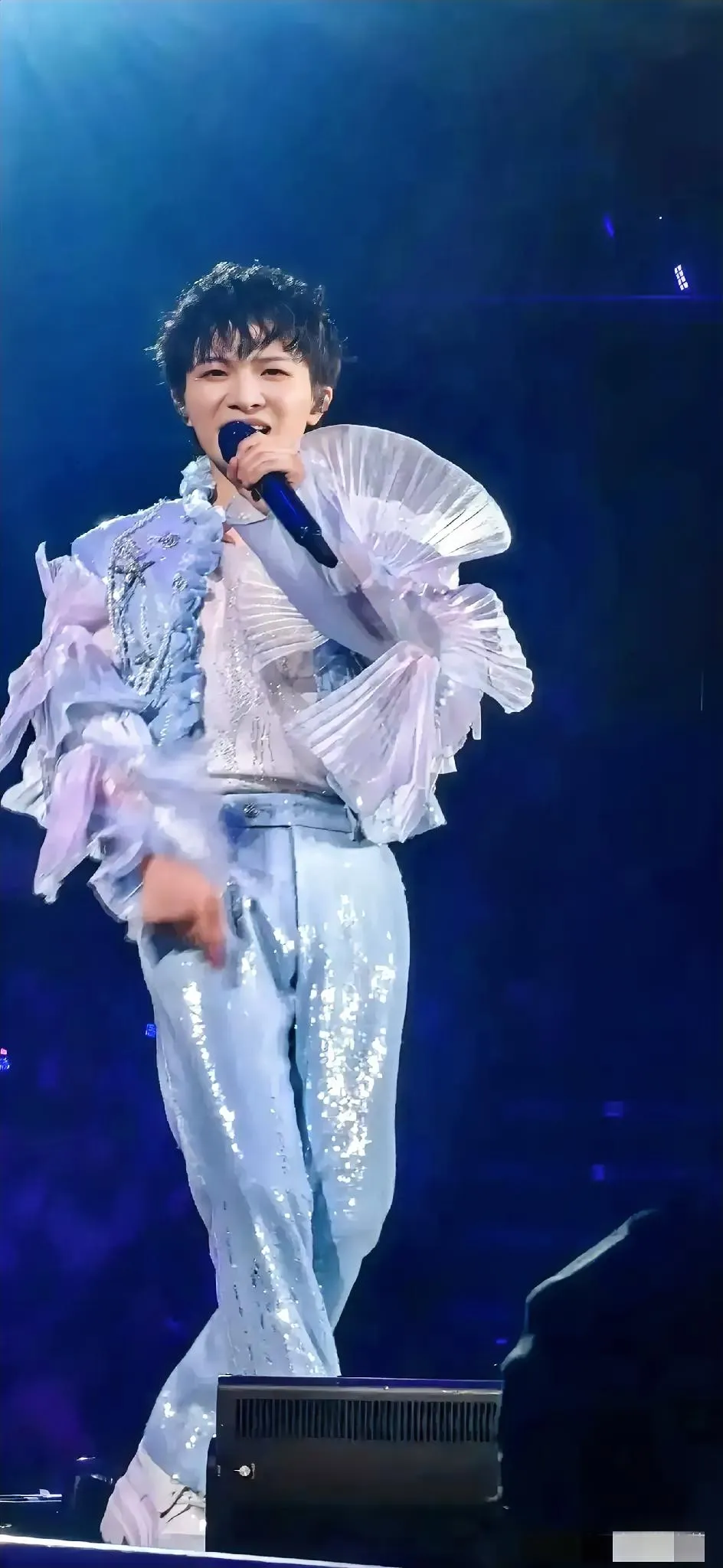 我宣布, 比周深更狠的出现了, 那就是这次西雅图演唱会 周深的造型师!