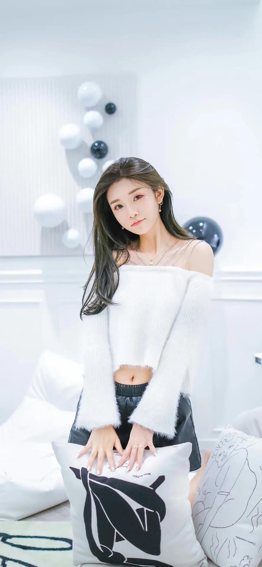 李凉凉:从平凡女孩到车模新星的蜕变之路