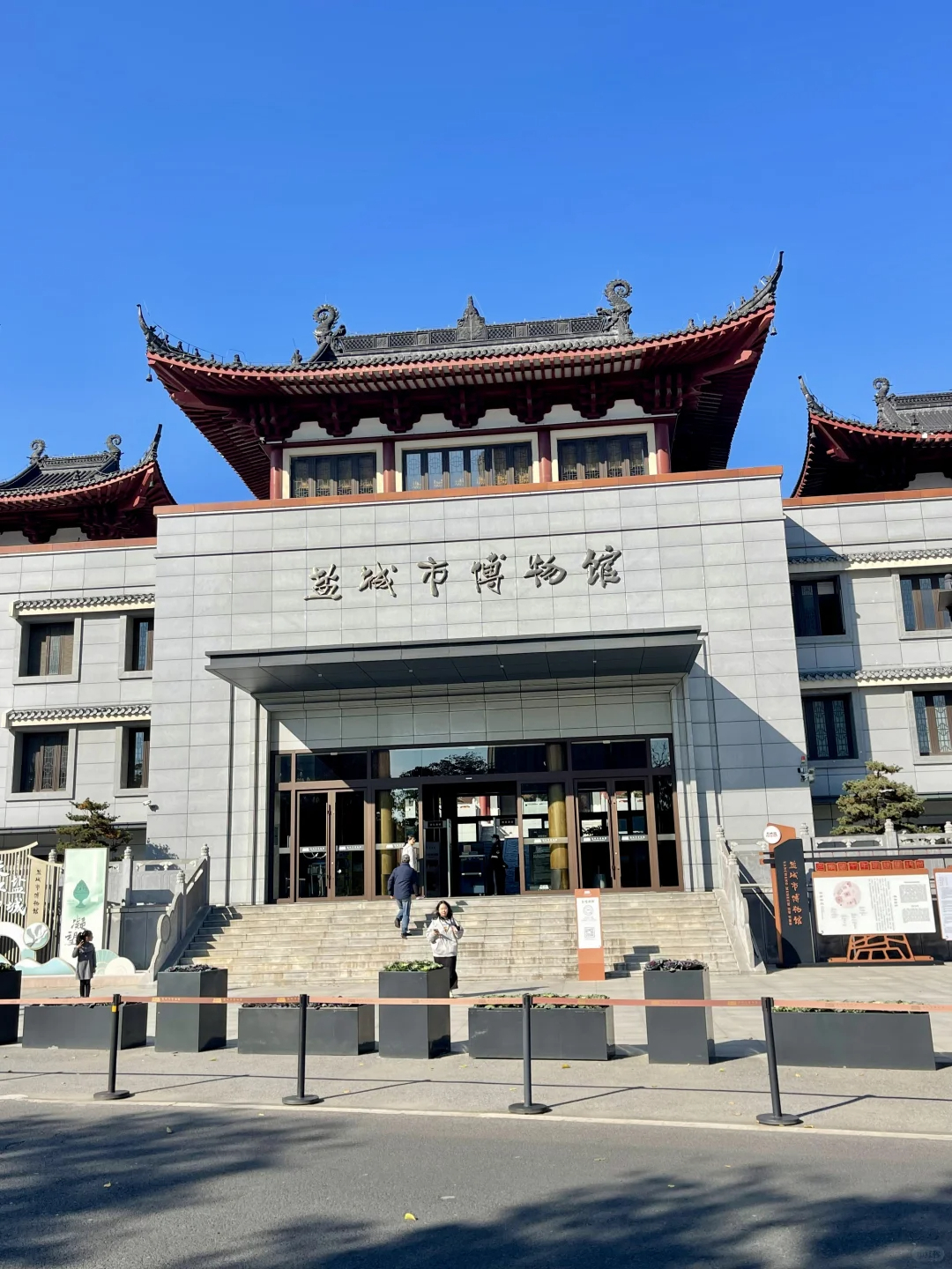 三月的春风轻拂,我带着对历史的无限好奇,踏上了前往盐城市博物馆的