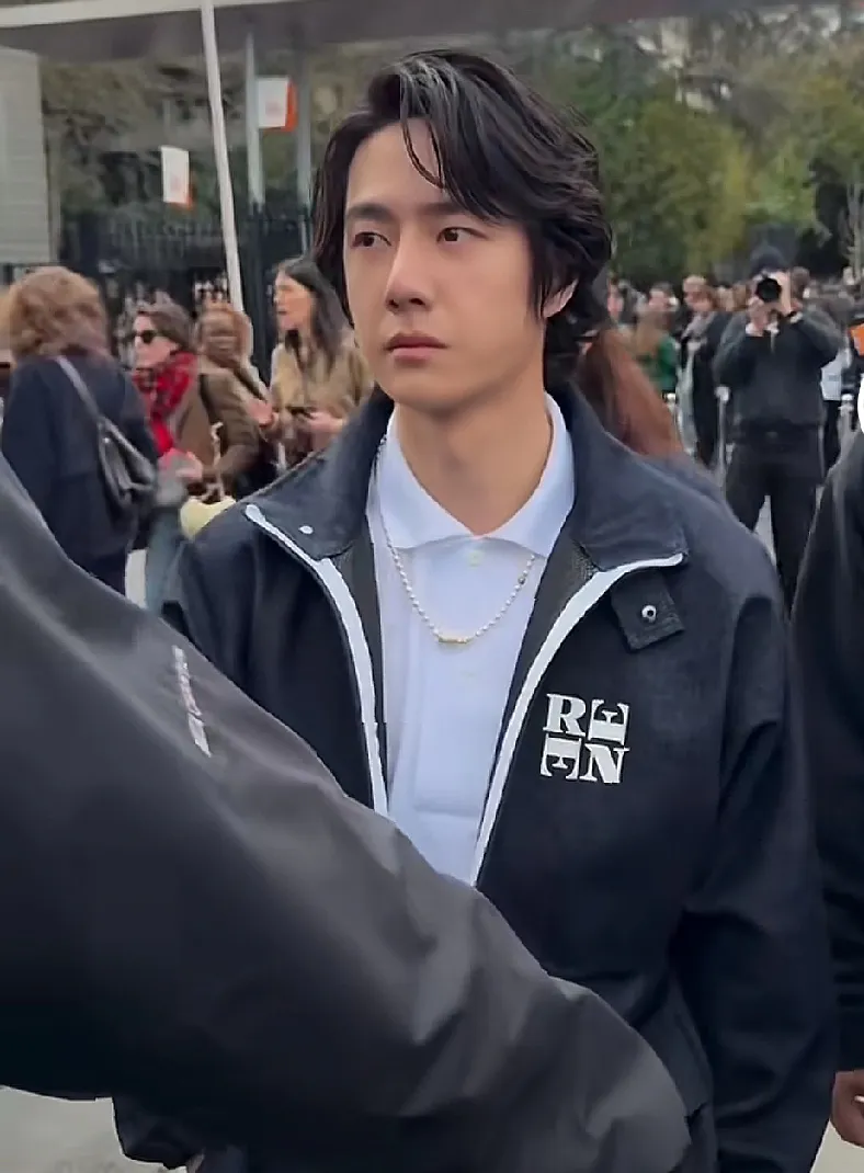 王一博的脸没有棱角,这种脸