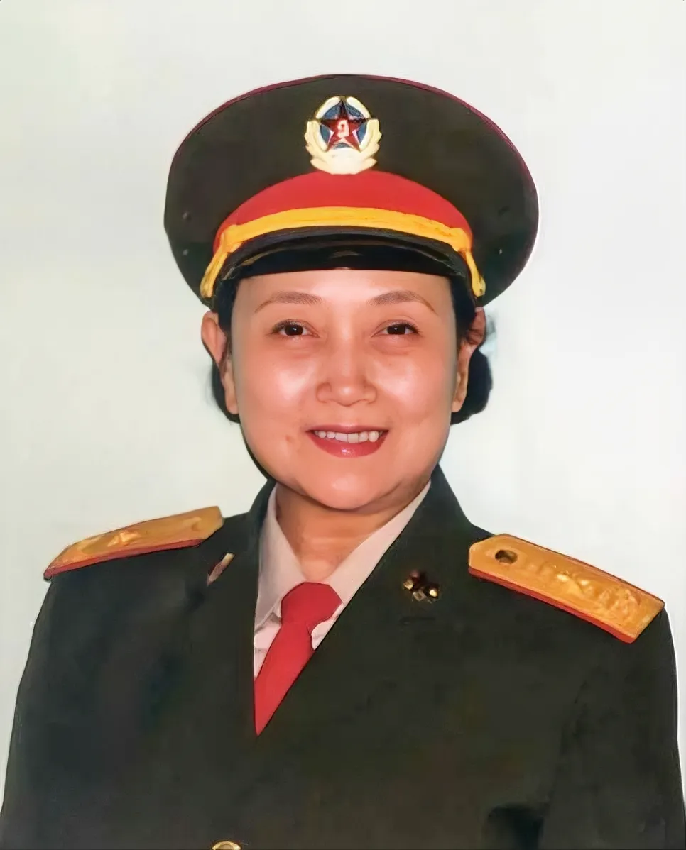 如下: 一,父亲:王叔惠,国民党少将,曾在重庆卫戍司令部主管文化工作