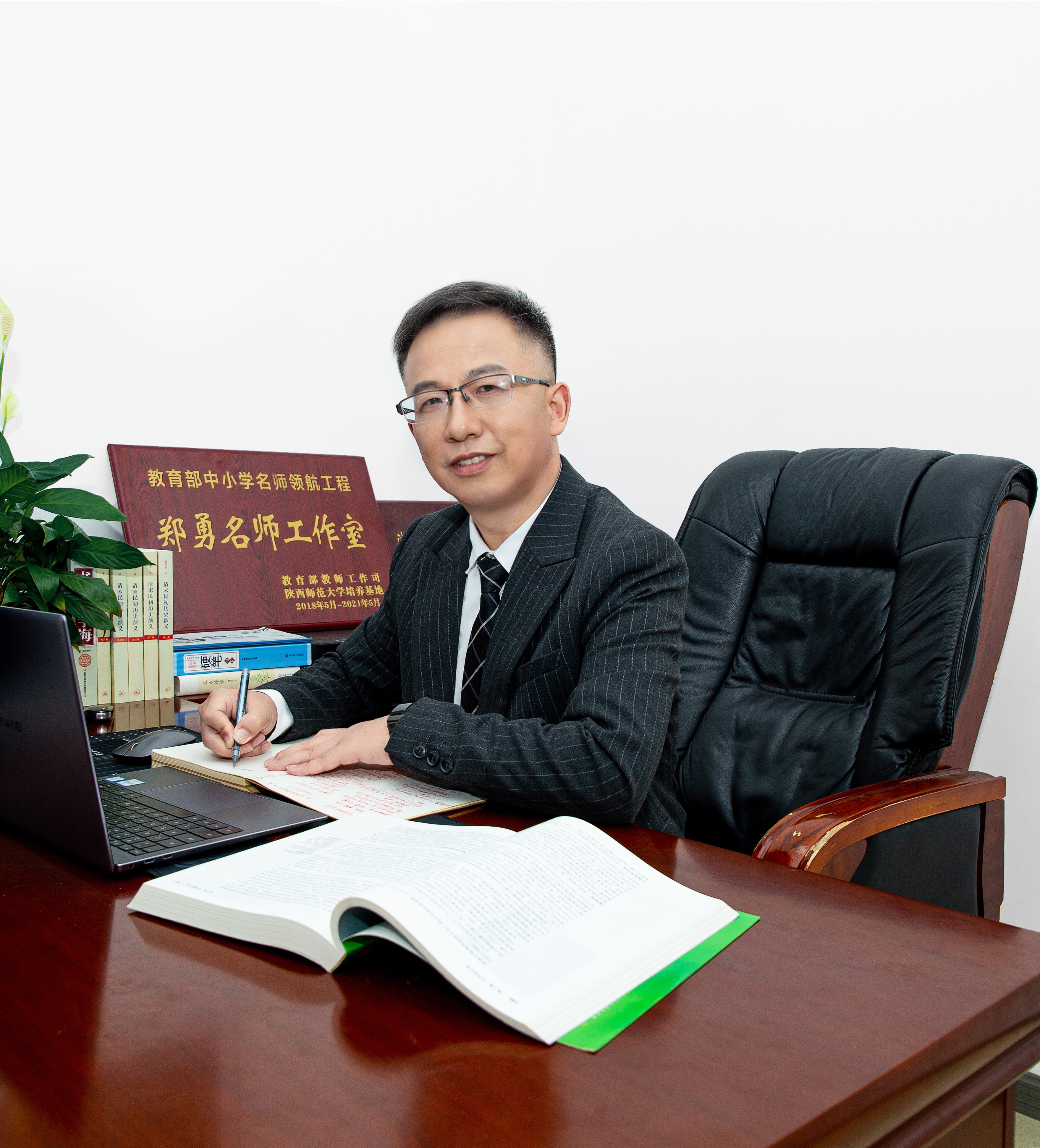 多邦高中校长郑勇,图源多邦高中官方网站多元发展:素质教育与特色培养