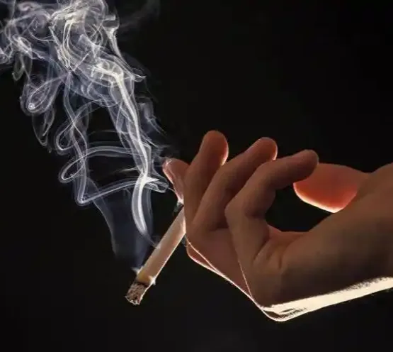 驻张家口原65集团军曾有一位处长烟瘾特别大,一根接