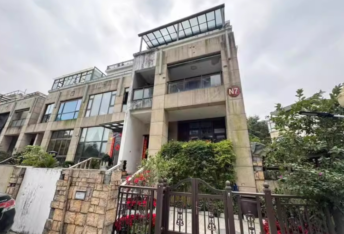 直降326万的纯山地城市别墅群:深圳龙岗法拍房源深业紫麟山花园