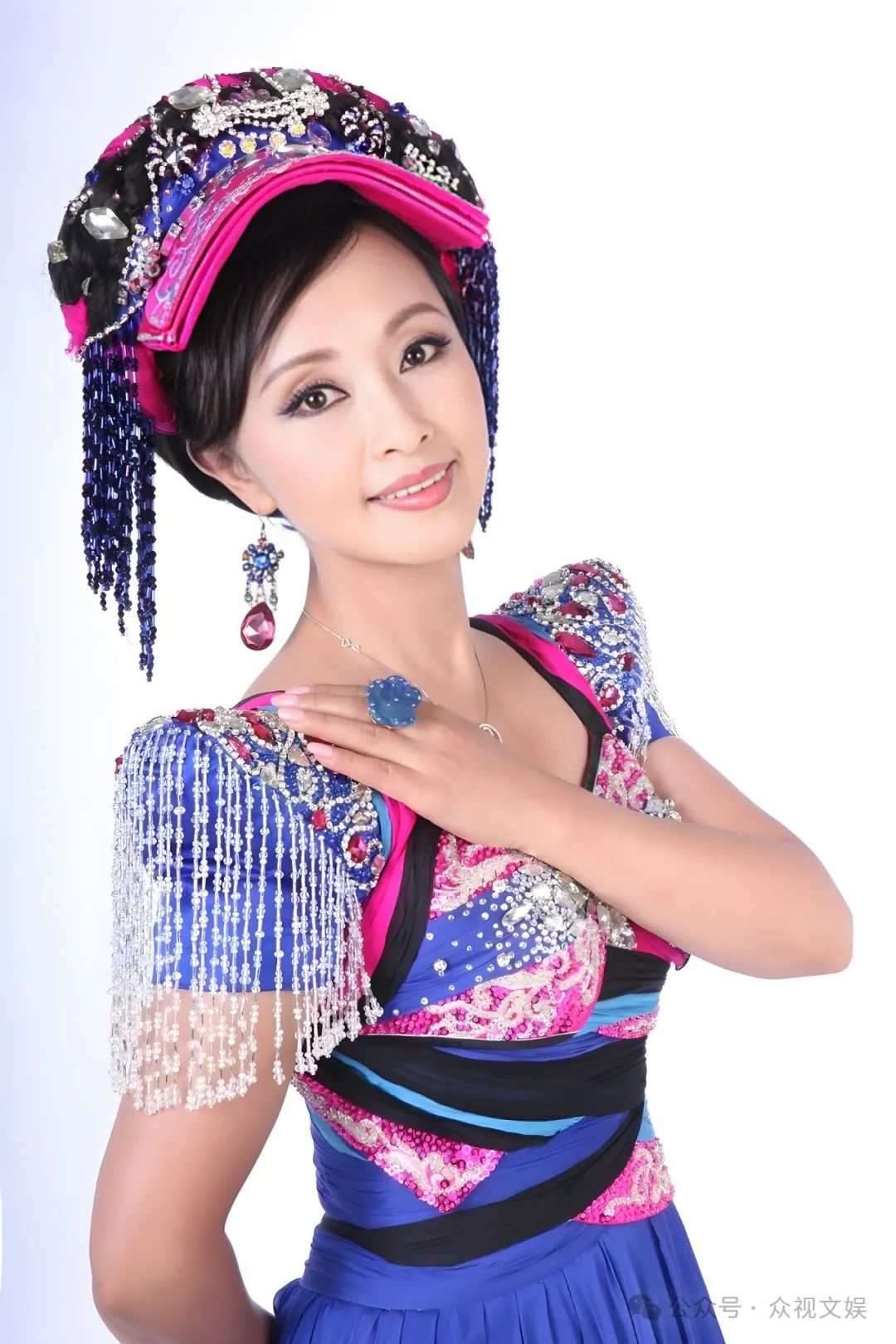 61岁民歌艺术家曲比阿乌长沙录课,被赞"月亮的女儿"影响三代人