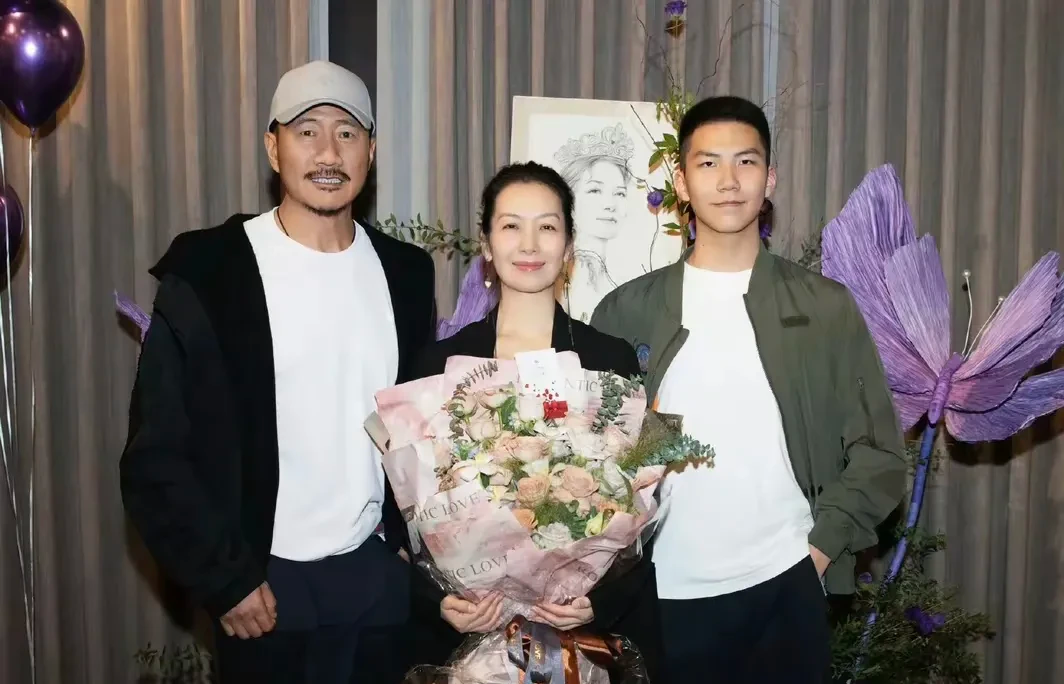 同样是"星二代",胡军的儿子康康和郭涛的儿子石头的境遇完全不同