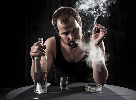 舌尖上"慢阻肺":1.5亿人被吸烟喝酒击溃,钟院士直呼触目惊心