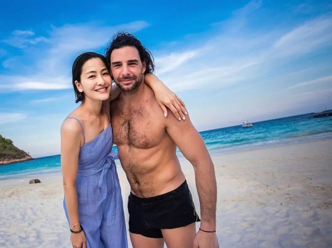 香港名模周汶锜儿子生日颜值爆表,法国老公现身,婚姻状态被质疑