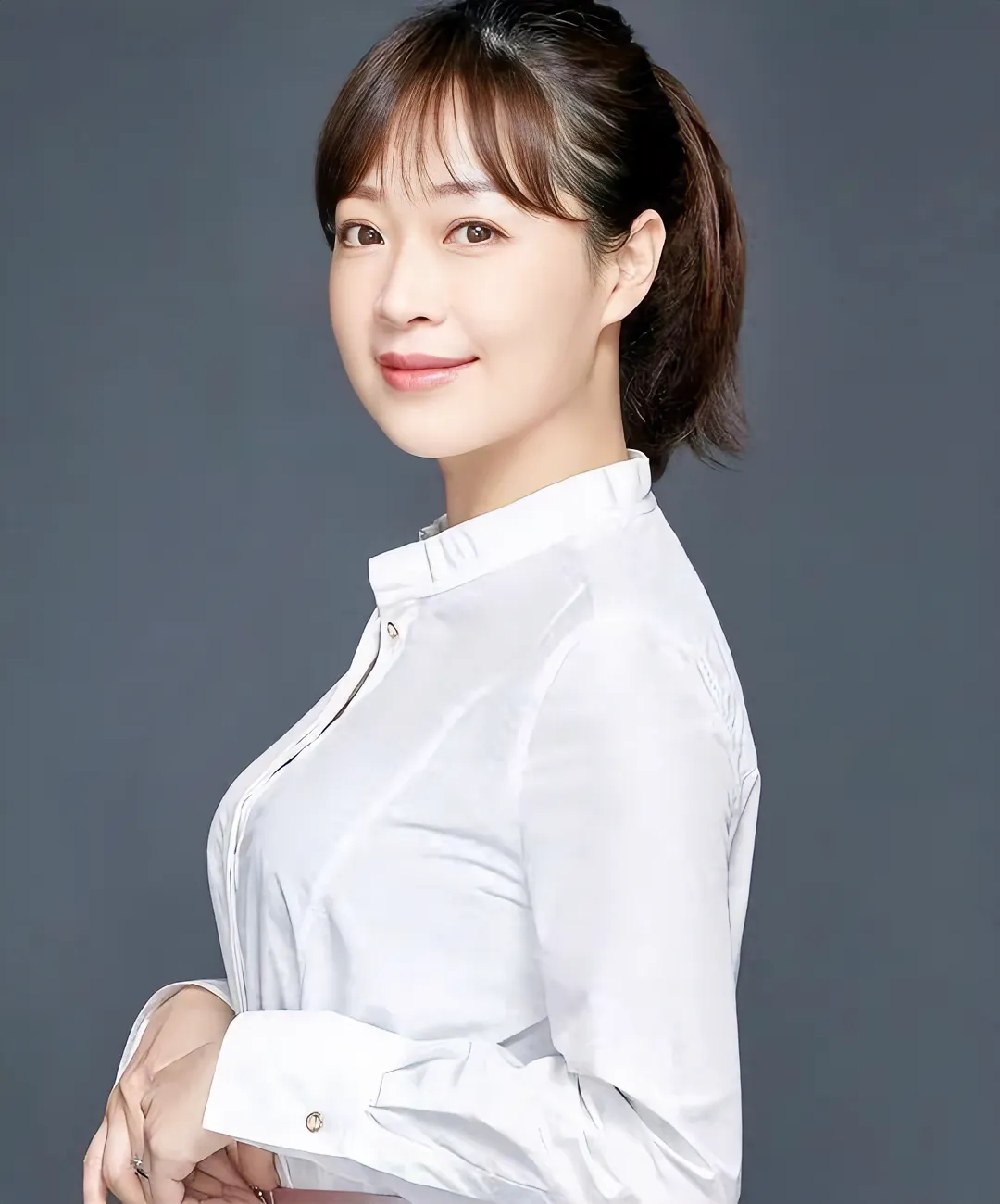 福建电视台12位美女主持人: 第一个,柳言 第二个,杨扬 第三个,赵千萌