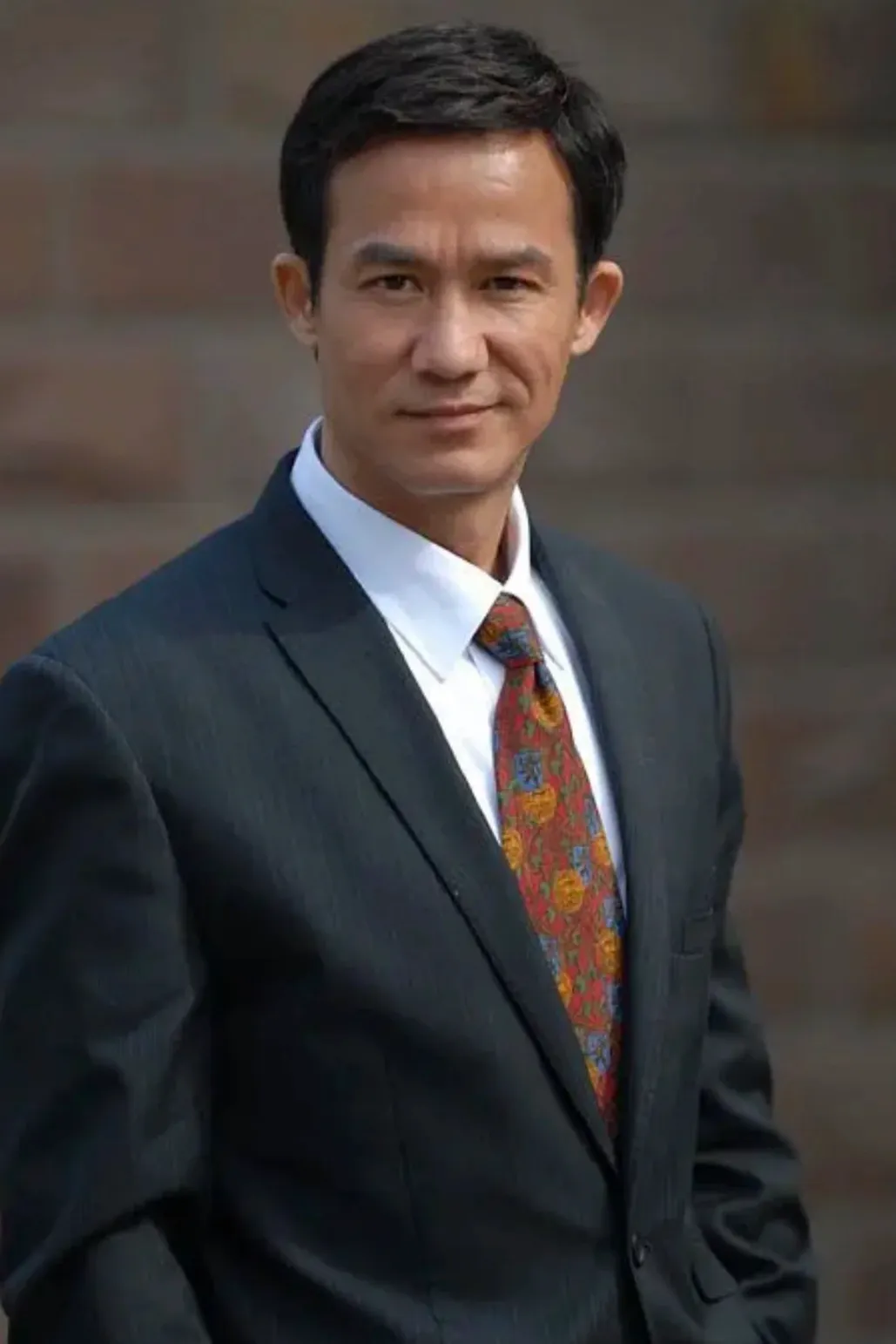 第一个老婆叫方晓红,她是一名歌手