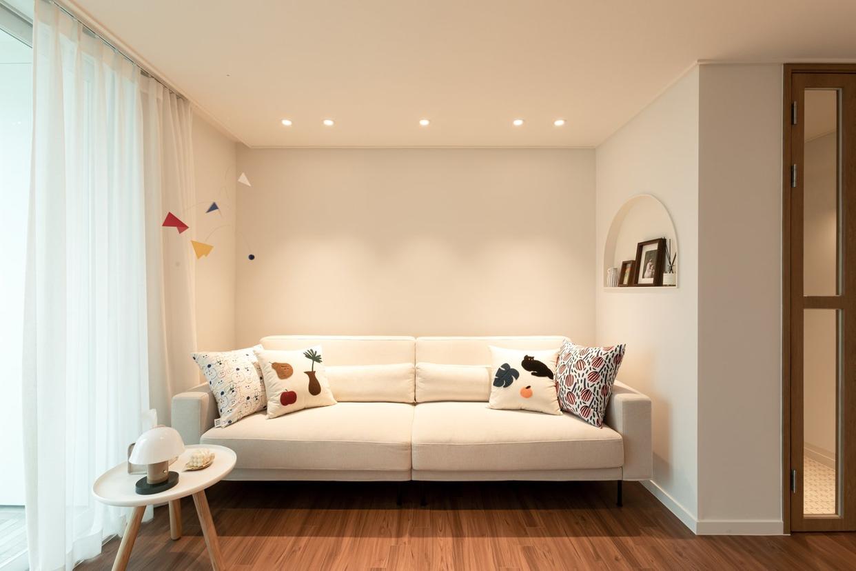 90后夫妻晒出不豪华的家,却意外收获上千人关注,家居氛围太棒了