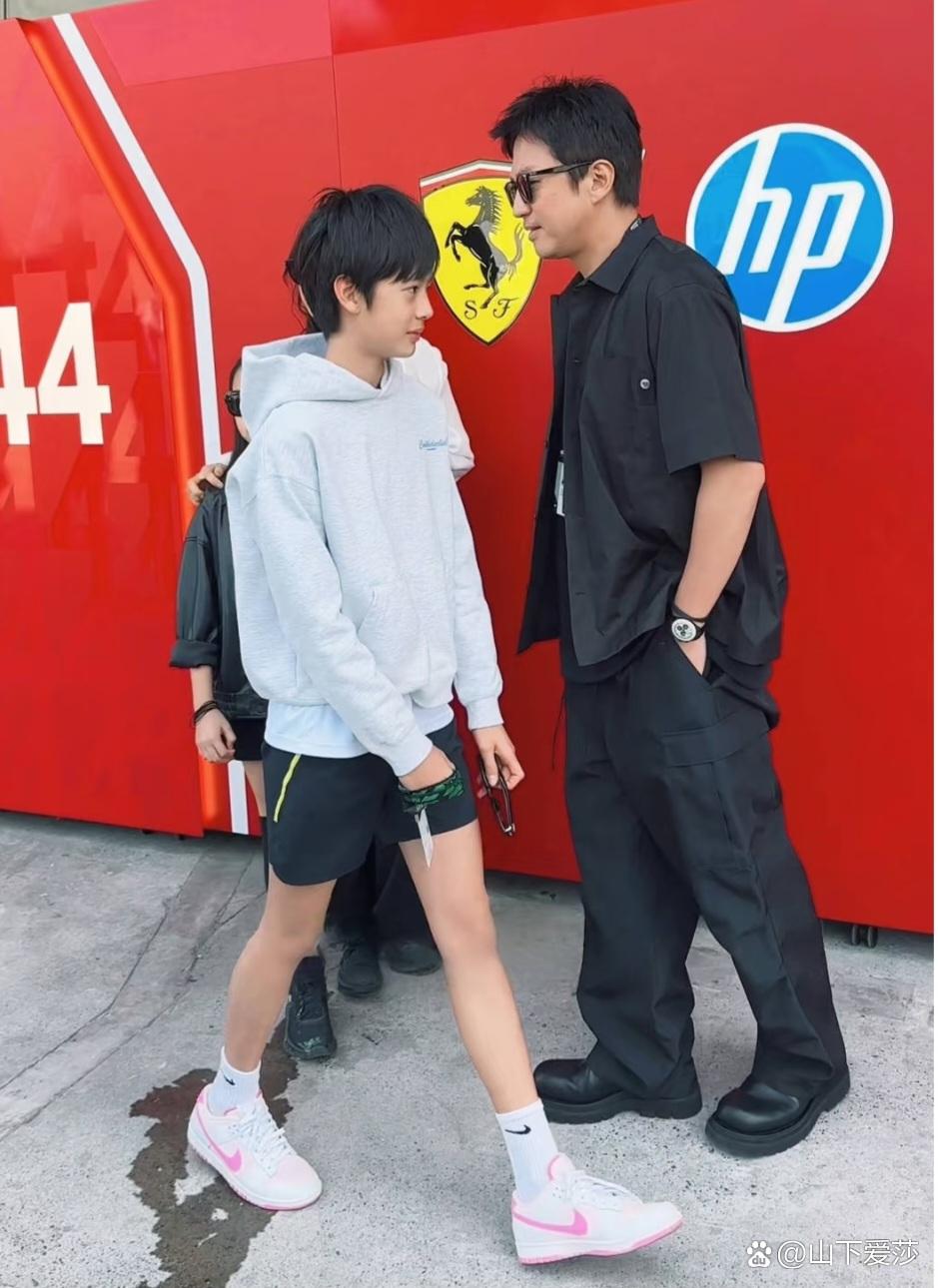 孙俪一家看赛车,一对儿女比明星父母更吸睛,13岁的