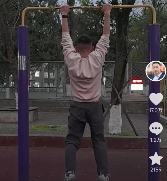 谢浩男回校仅四天就连晒健身视频"招蜂引蝶",评论区超亮眼