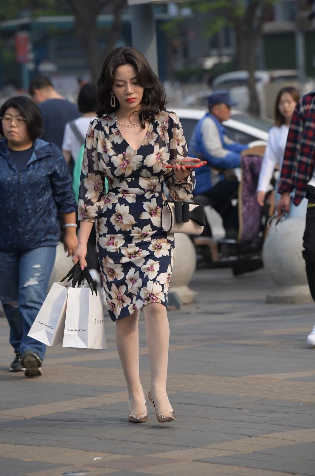 总爱给我推荐"抗衰逆龄"产品,仿佛我看起来很老,我也承认自己人到中年