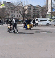 天津人:不活可以,没活不行!这座魔幻城市把松弛感玩成了玄学-有驾 天津人:不活可以,没活不行!这座魔幻城市把松弛感玩成了玄学-有驾