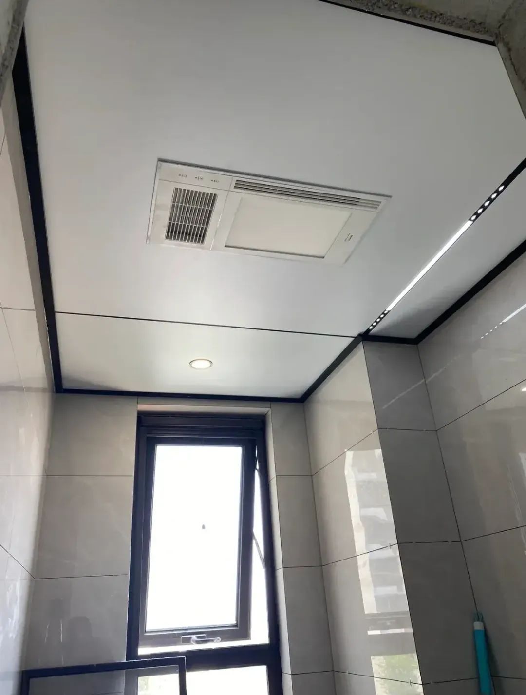 卫生间铝扣板和蜂窝大板吊顶有哪些区别?