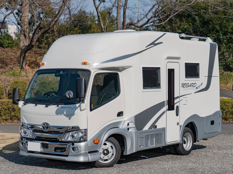 丰田四驱轻卡房车,2.8升柴油动力,平顶空间大,多张床位睡5人