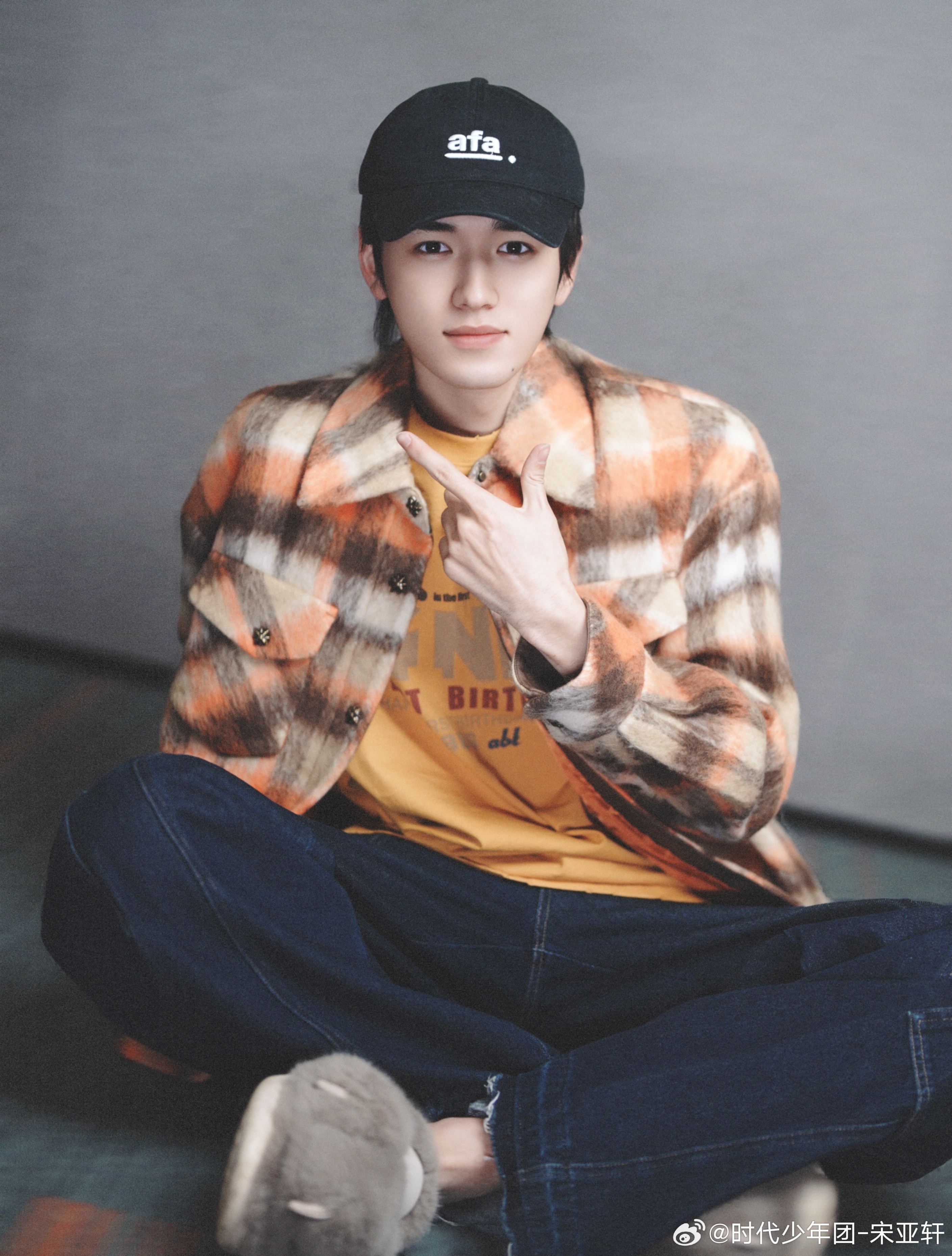 宋亚轩晒照引百万互动,细节里藏着多少粉丝的心动瞬间?