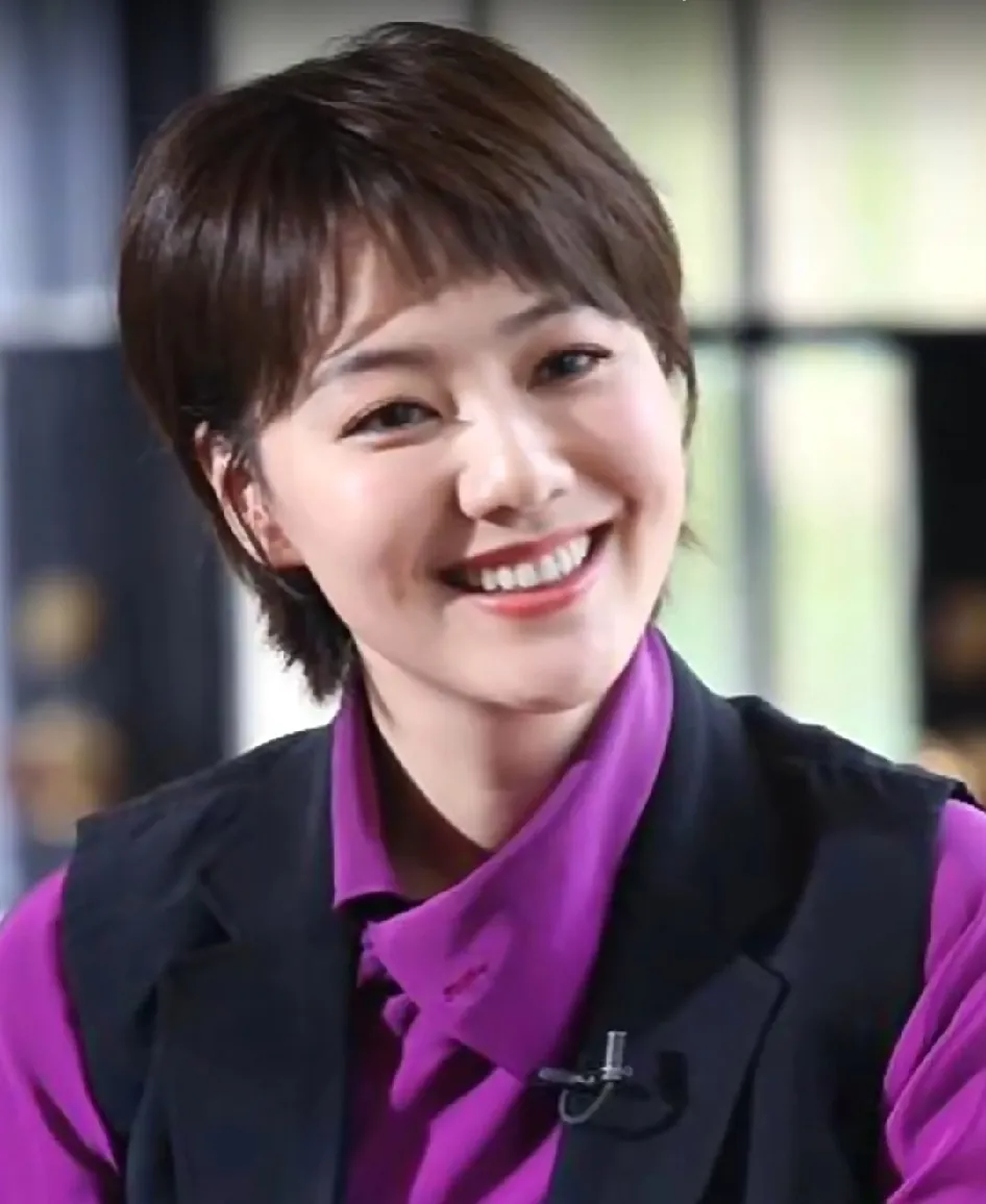 王冠自小热爱艺术,18岁参演电影《飞天舞》