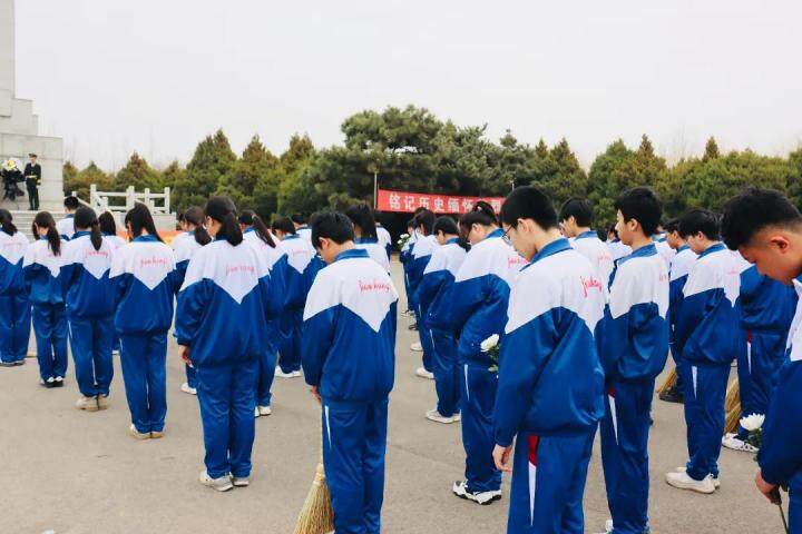 台安县第三中学开展清明节祭扫活动