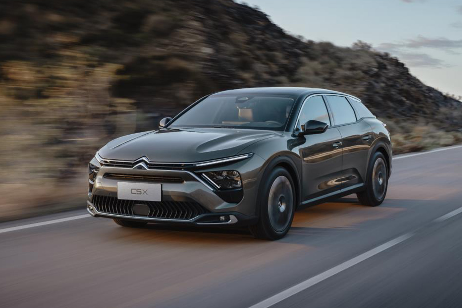 凡尔赛 c5x:20 万级 "无界座驾" 如何重新定义中高端轿车市场