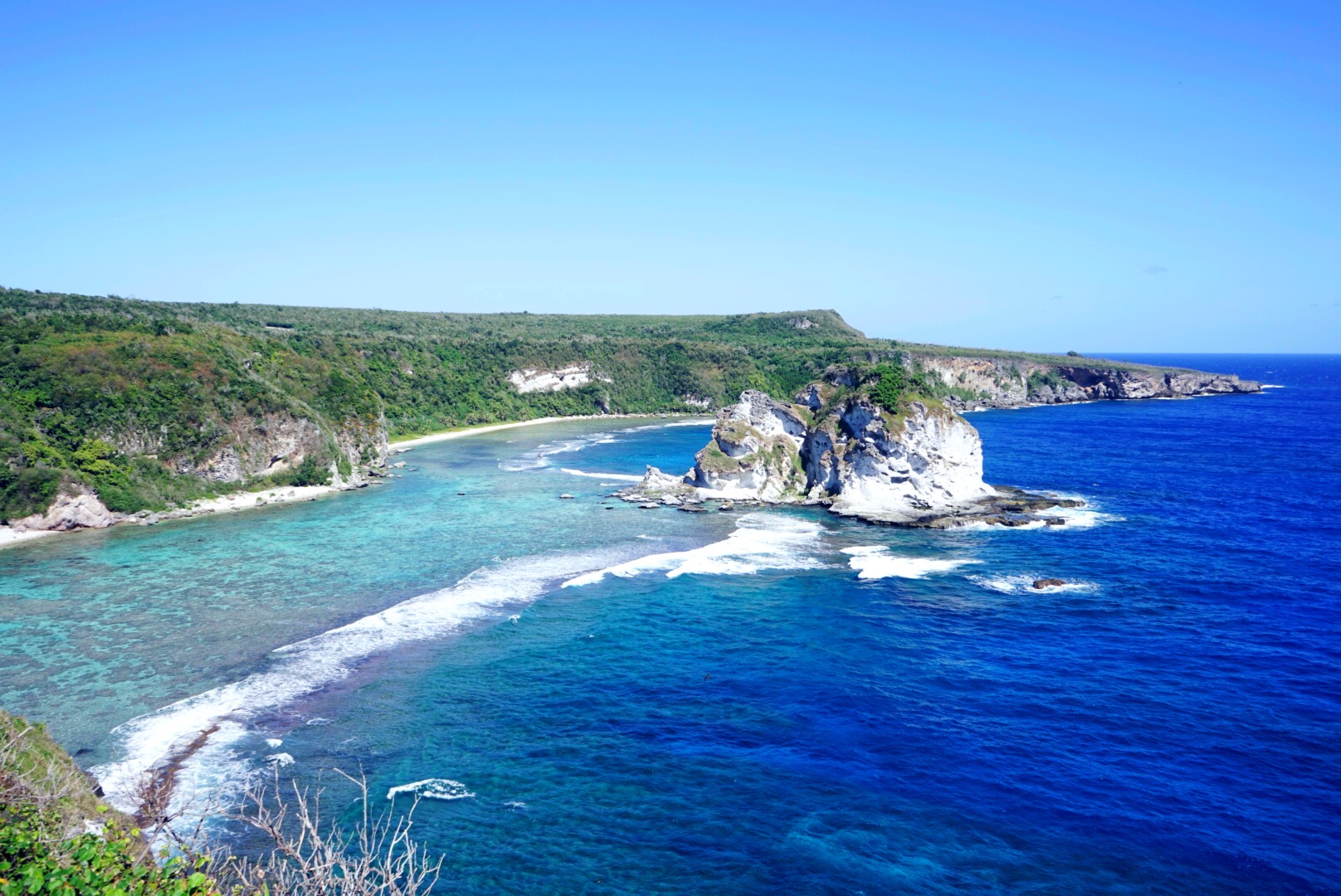 这里是南太平洋上的美国领土,有一座独一无二的紫罗兰教堂?