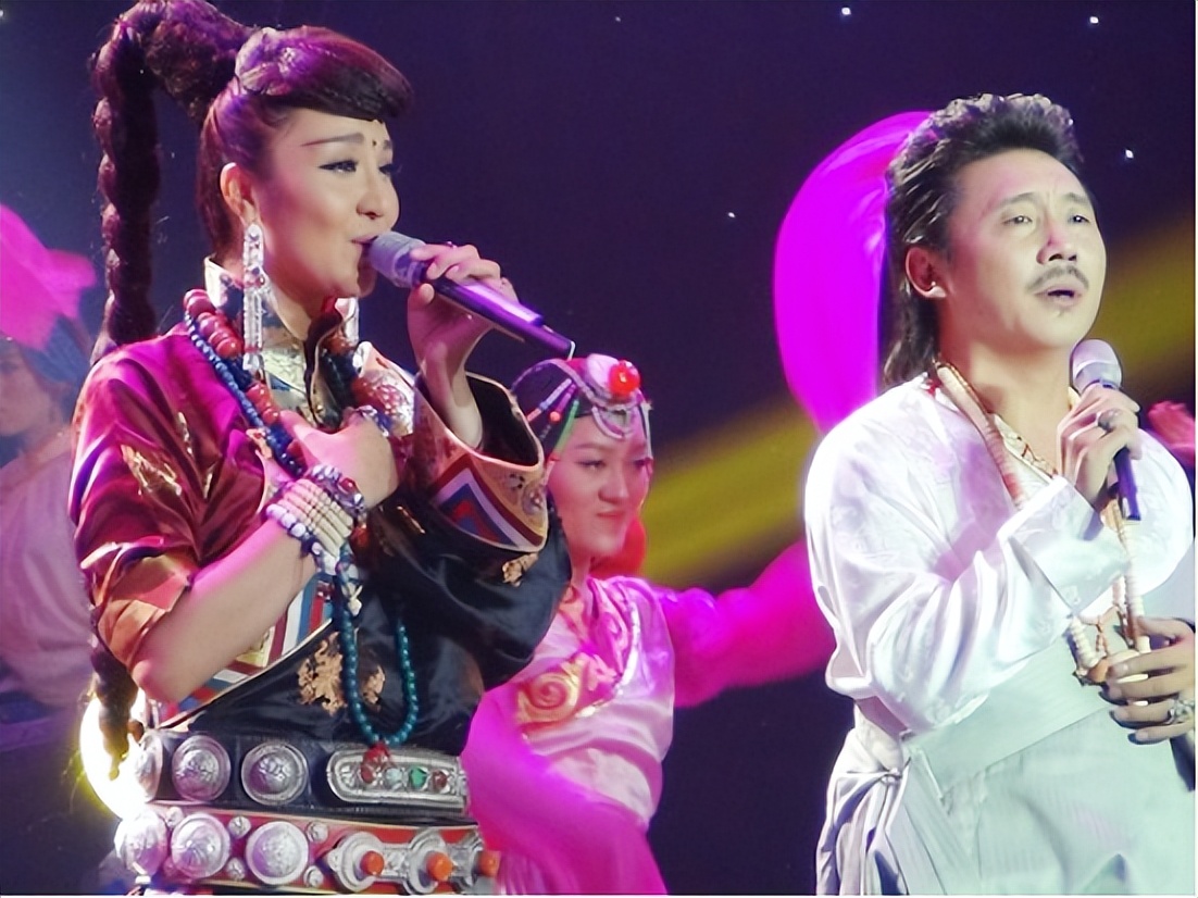 回顾著名歌手容中尔甲:"青歌赛"获银奖,娶服务员做妻子幸福吗?