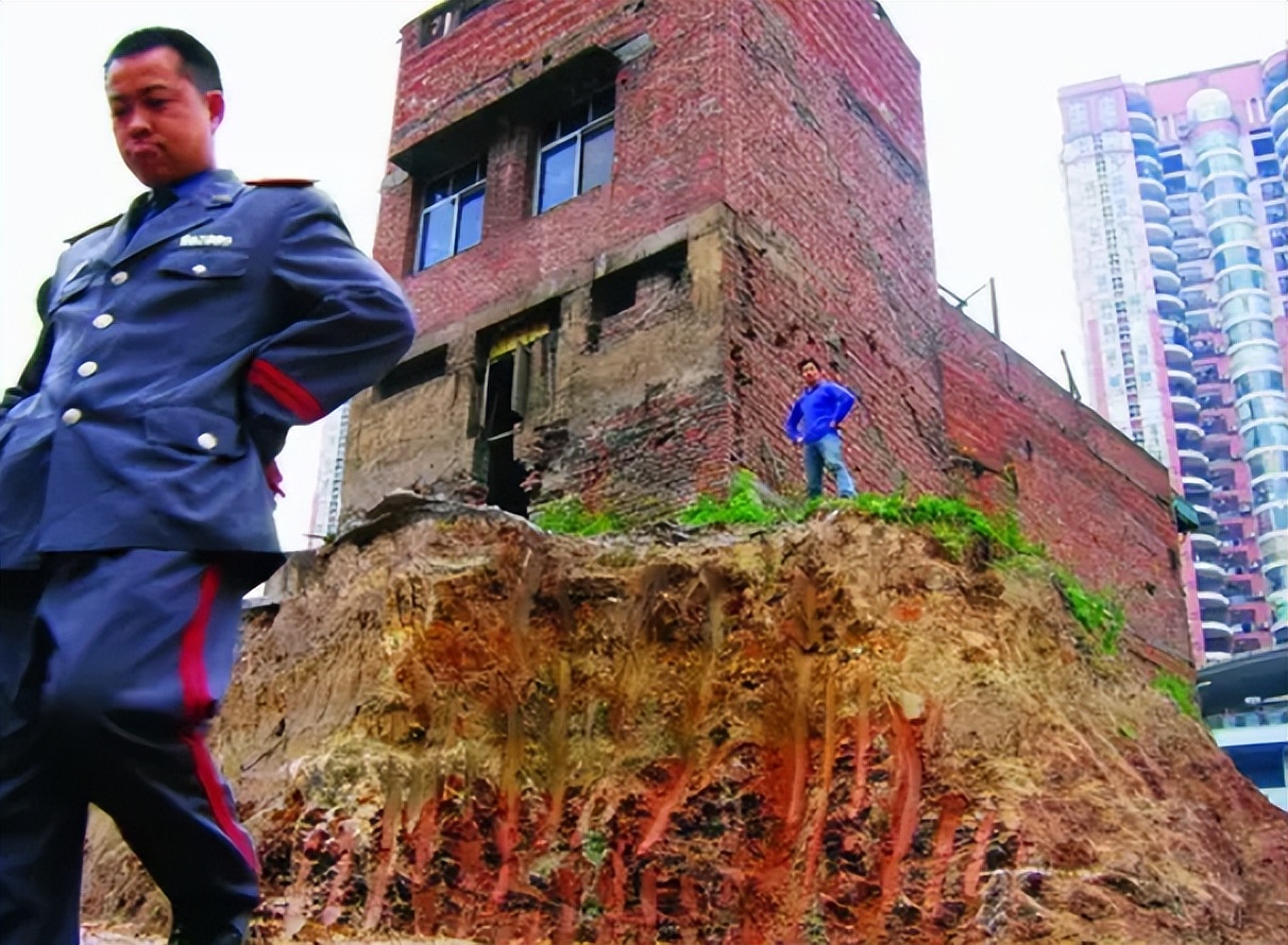 回顾重庆"最牛"钉子户:断水断电挖成"孤岛"都不搬,最终败给现实