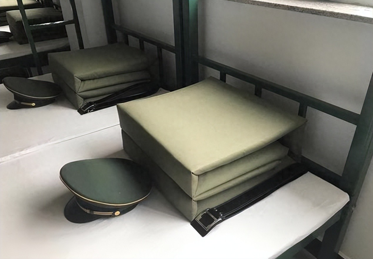 回顾:为何全世界只有中国军人,被要求被子叠成"豆腐块"?