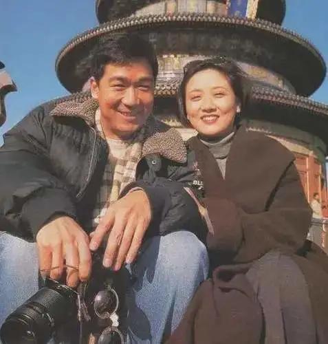 回顾张国立:前任离婚后不再生育,让邓婕养狗,为儿子张默操碎心