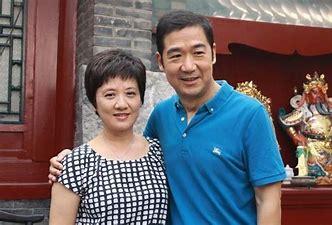 回顾张国立:前任离婚后不再生育,让邓婕养狗,为儿子张默操碎心