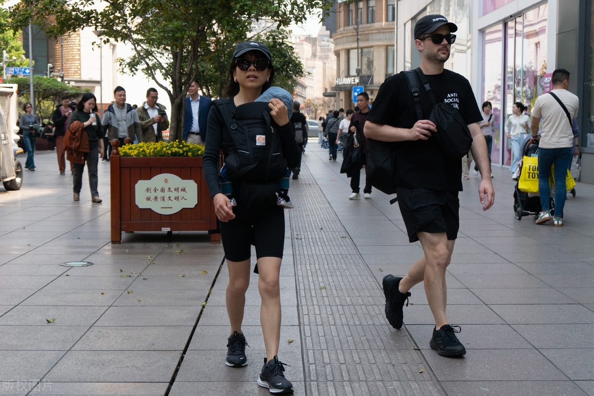 炎暑将至,上海南京路步行街:夏装出行,客满通衢