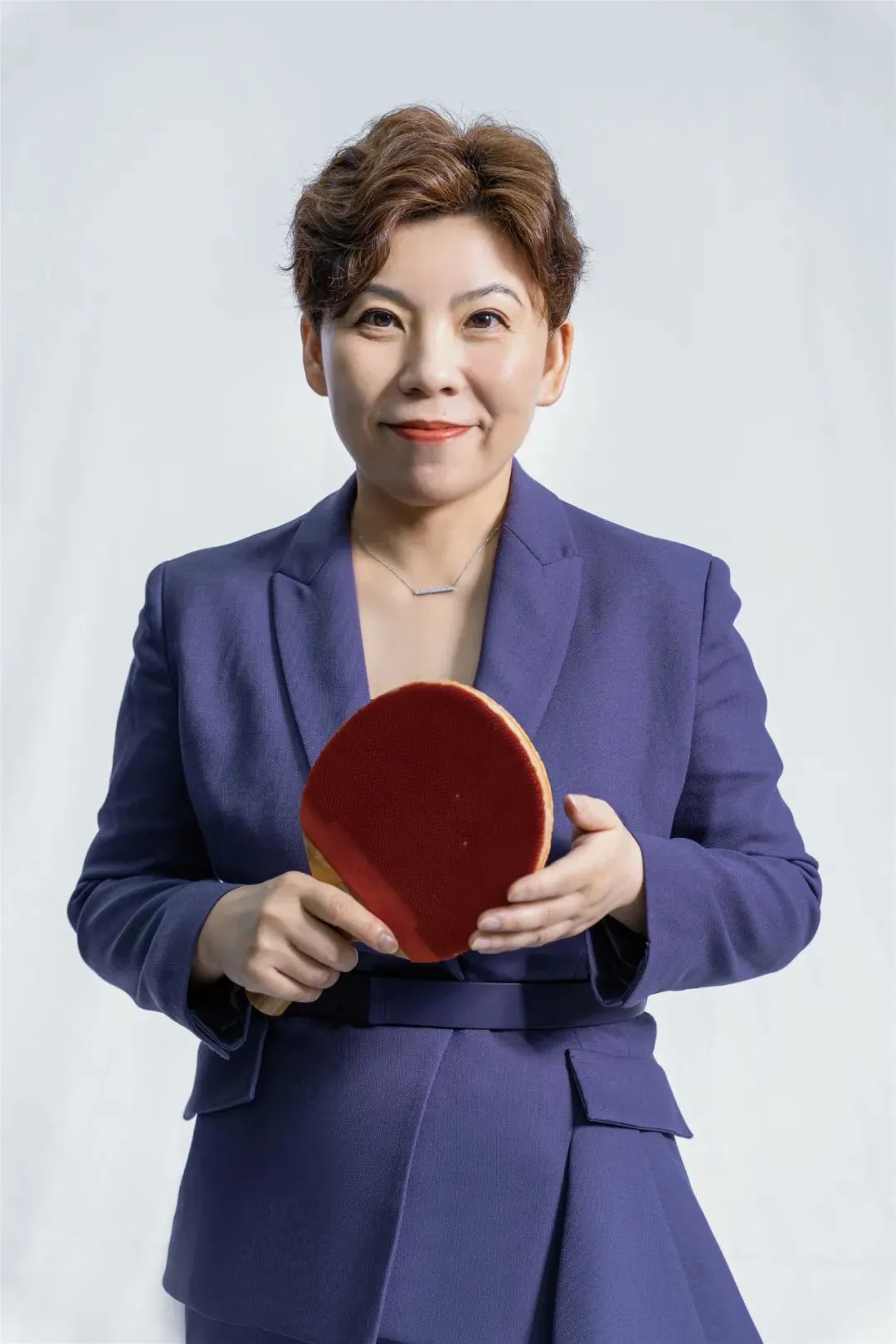 最适合担任女乒主教练的四个人选,你最看好谁: 一,邓亚萍 二,肖战 三