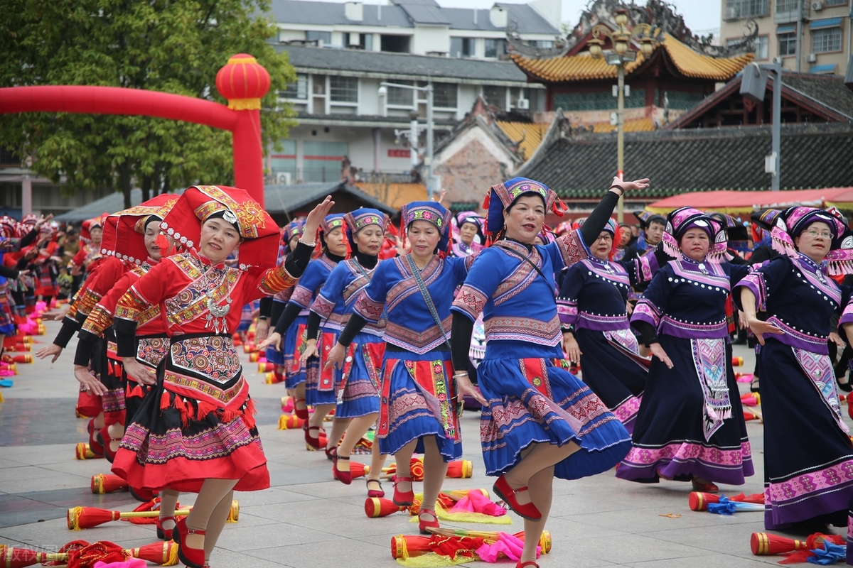 游广西恭城 品"三月三"风情 畅揽民族盛宴