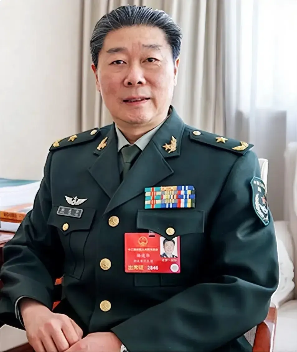 杨得志之子杨建华的家庭关系: 一,父亲:杨得志. 二,母亲:申戈军