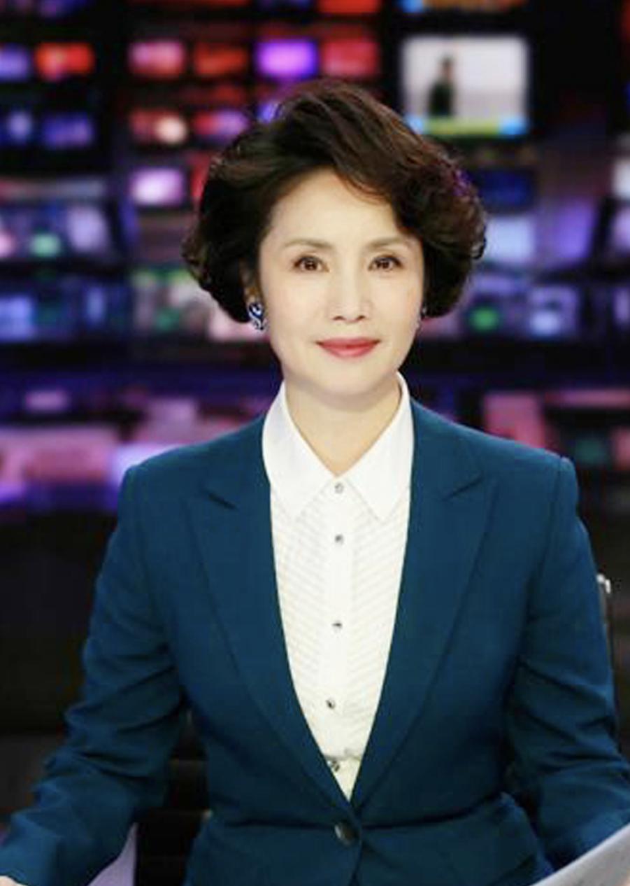 儿子在结婚证上多写了一行字,央视主播徐俐看后瞬间泪目