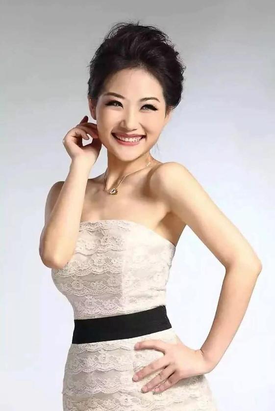 回顾"不老女神"马滢:主持戏曲节目,30岁嫁人生子,44岁貌美如花