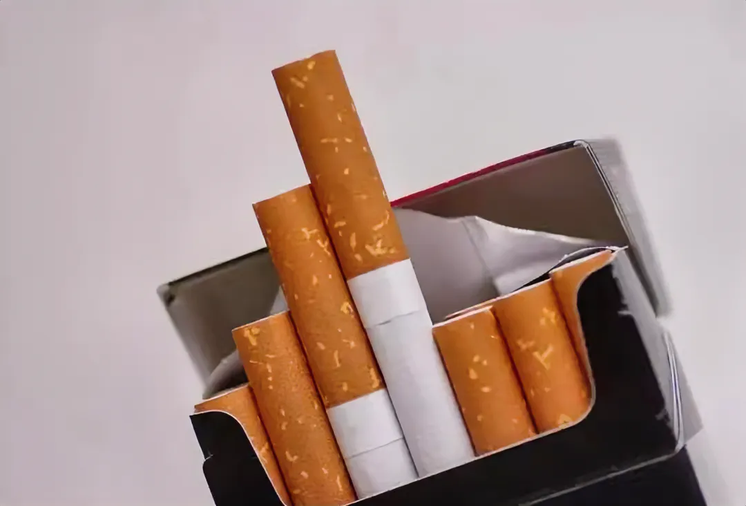 烟民必看9个冷知识 一,早上起床后半小时内抽烟,患癌风险更高,此时