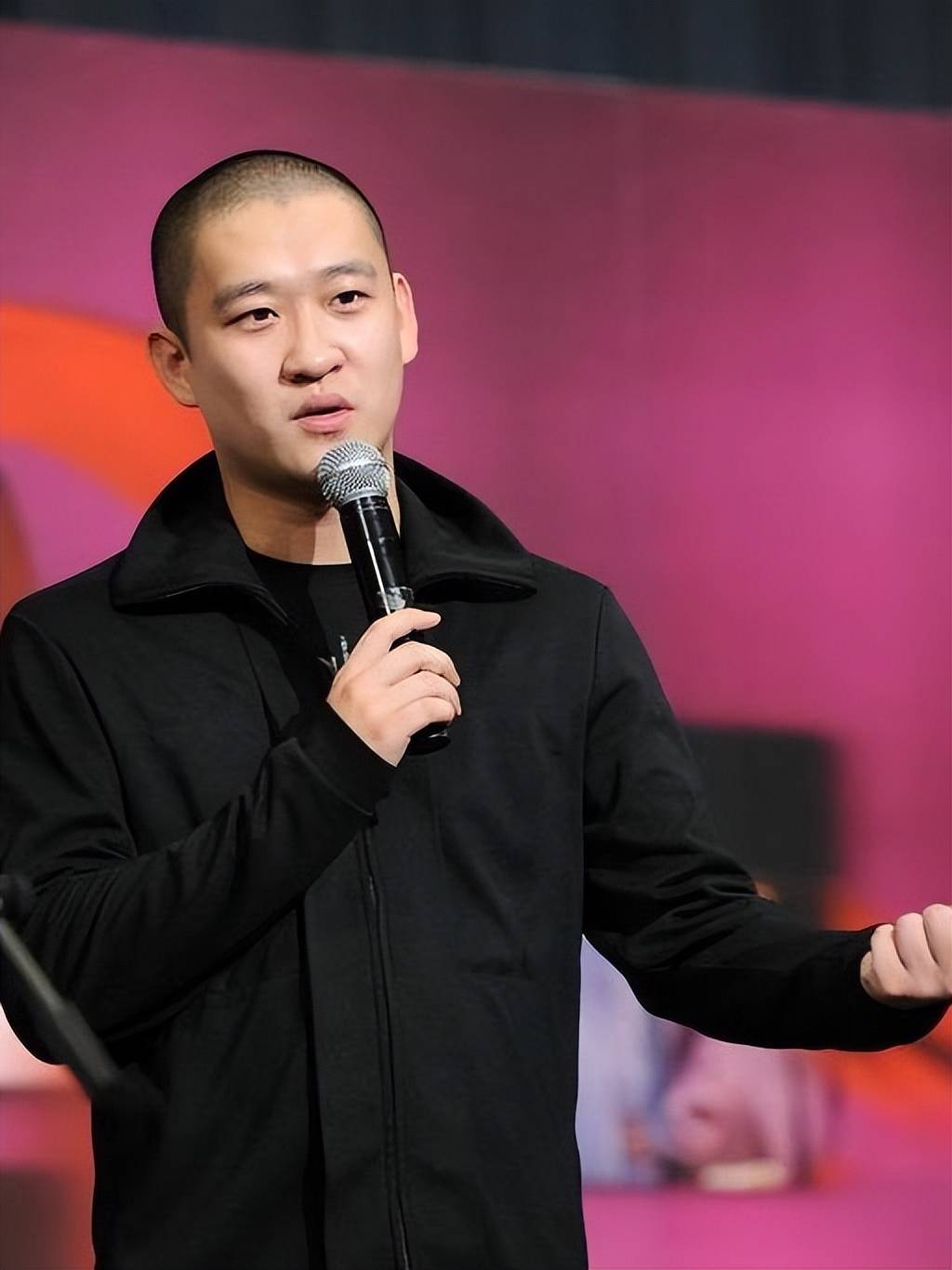 记者问郭德纲,如果曹云金想回德云社,你收么?老郭回答有些绝情