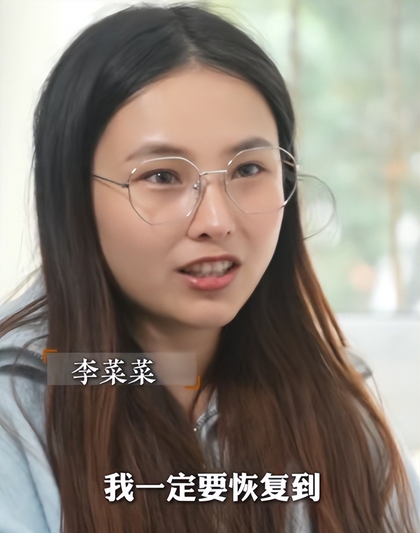 女孩不认命,坐着轮椅一天打3份工,拼了700多天给自己凑手术费!