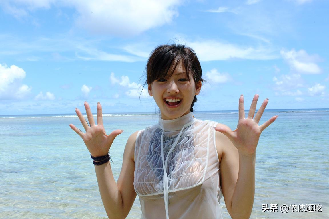 娱乐圈十大最美泳装女星,身材逆天,黄金分割线算崩了!