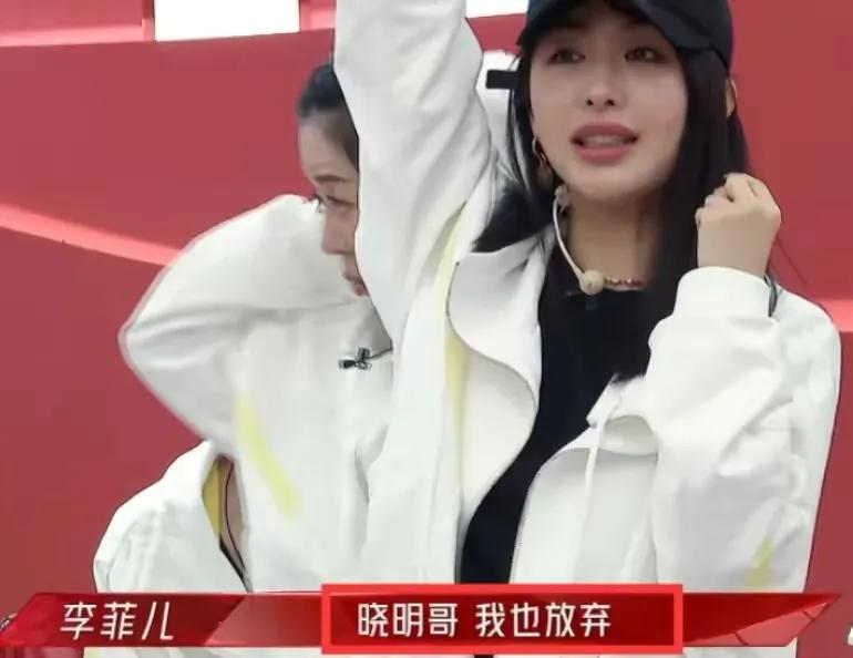 回顾李菲儿:和黄晓明相恋3年未果,至今还是单身,如今她还好吗?