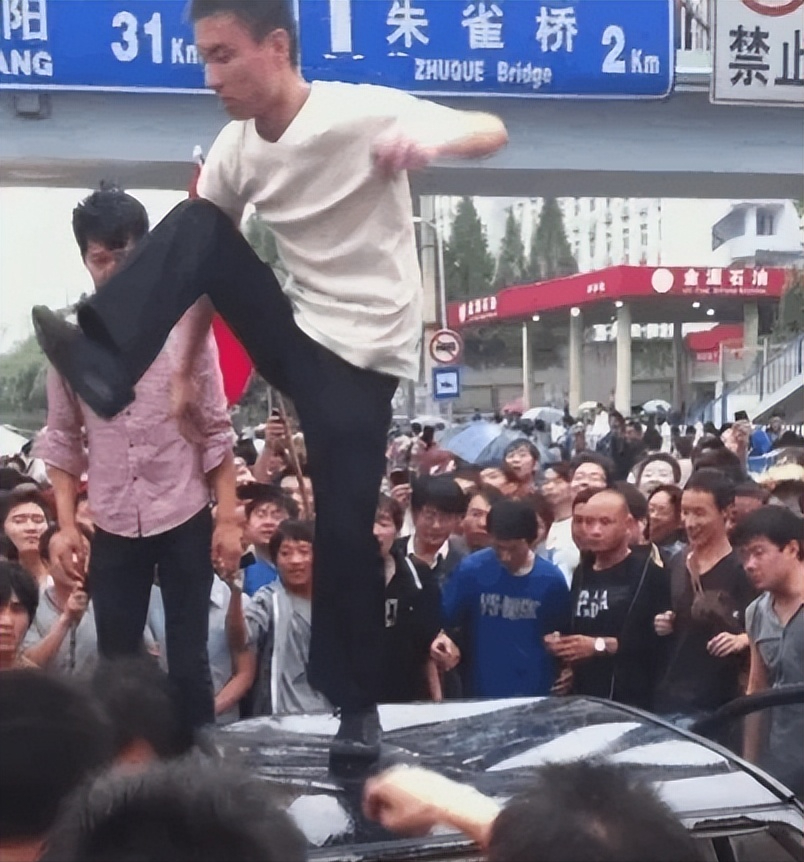 2012年,用u型锁砸日系车并重伤车主的蔡洋早已出狱,现状如何?