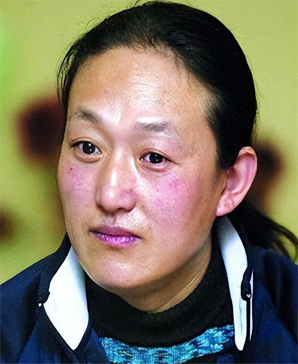 她是9枚金牌的冠军,被教练下药终身不育,退役后当