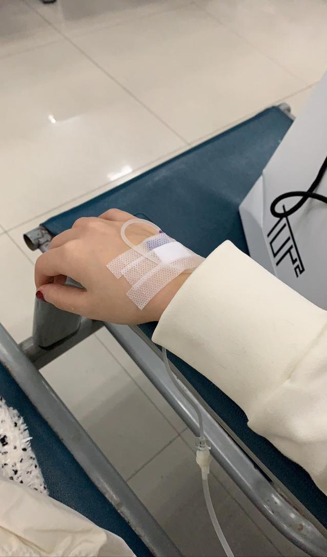 19岁女孩输头孢过敏,输液室呼救无医护响应,自行拔针仍不幸身亡