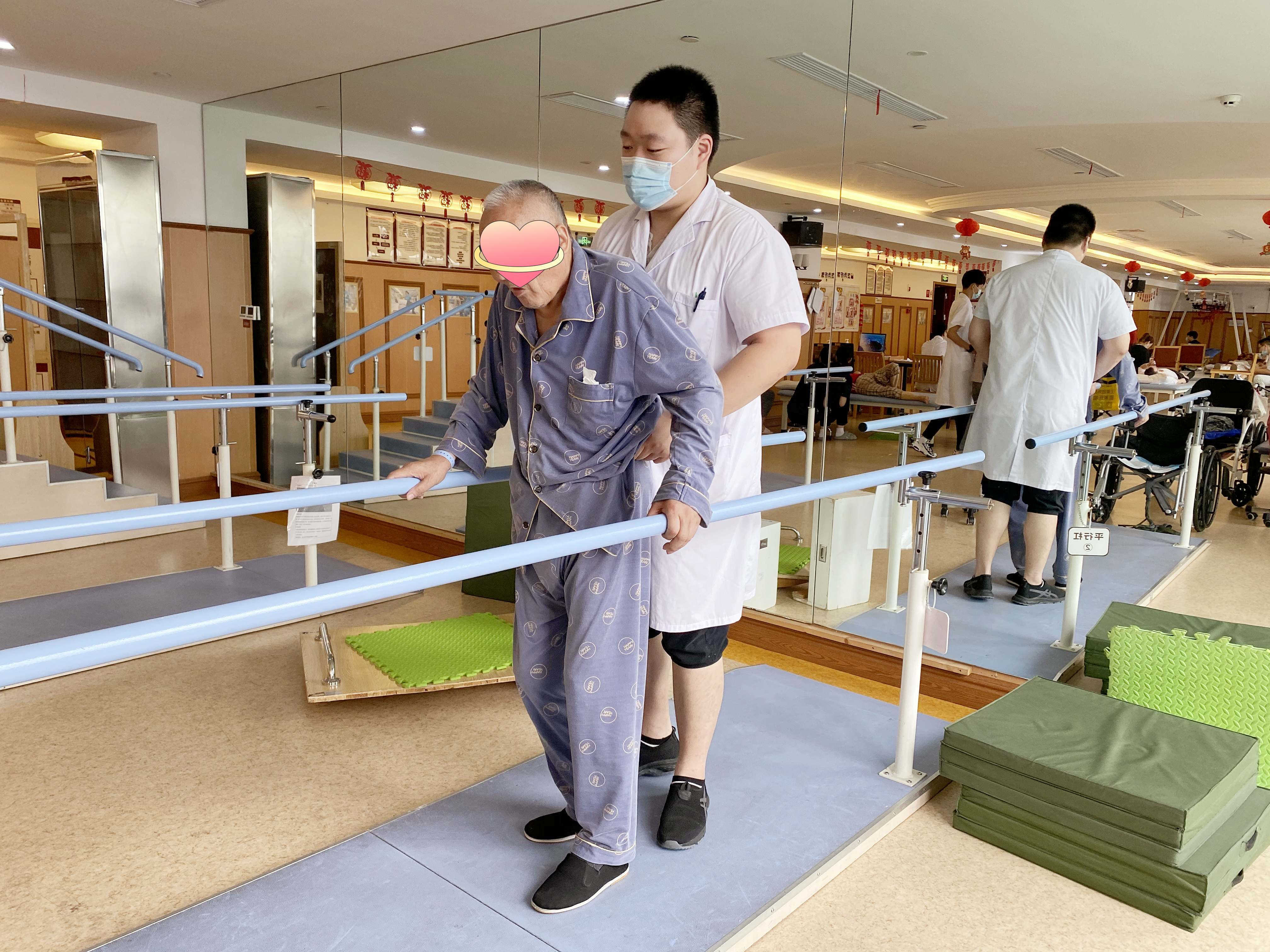 多奈哌齐是治疗老年痴呆的一线药,可以长期服用,但需要注意6点