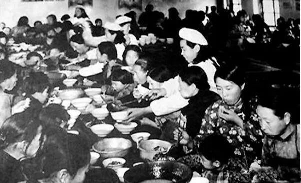 50年代人民公社大锅饭罕见真实照片:从大吃大喝到散伙回家