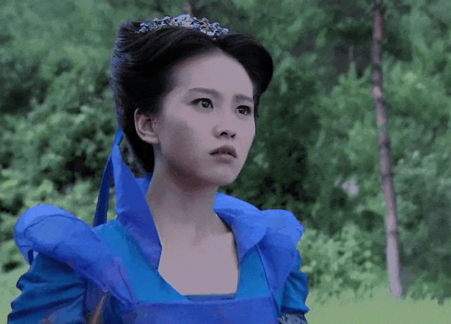 遥想刘诗诗当年的龙葵,也是靠红蓝设定惊艳四座